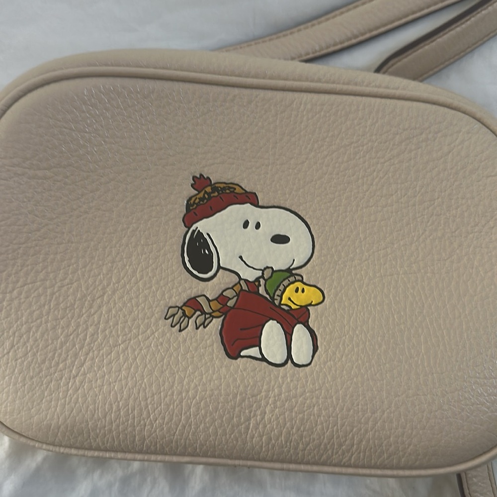 Snoopy Coach Bag - Picture 5 of 7